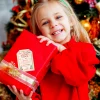 1007600_wp_product_ca_bambina_con_pacco_regalo 1007600 wp product ca bambina con pacco regalo